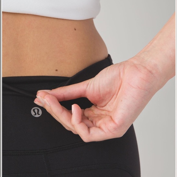 Lululemon Gather and Crow Crops SZ 4 - Picture 6 of 8